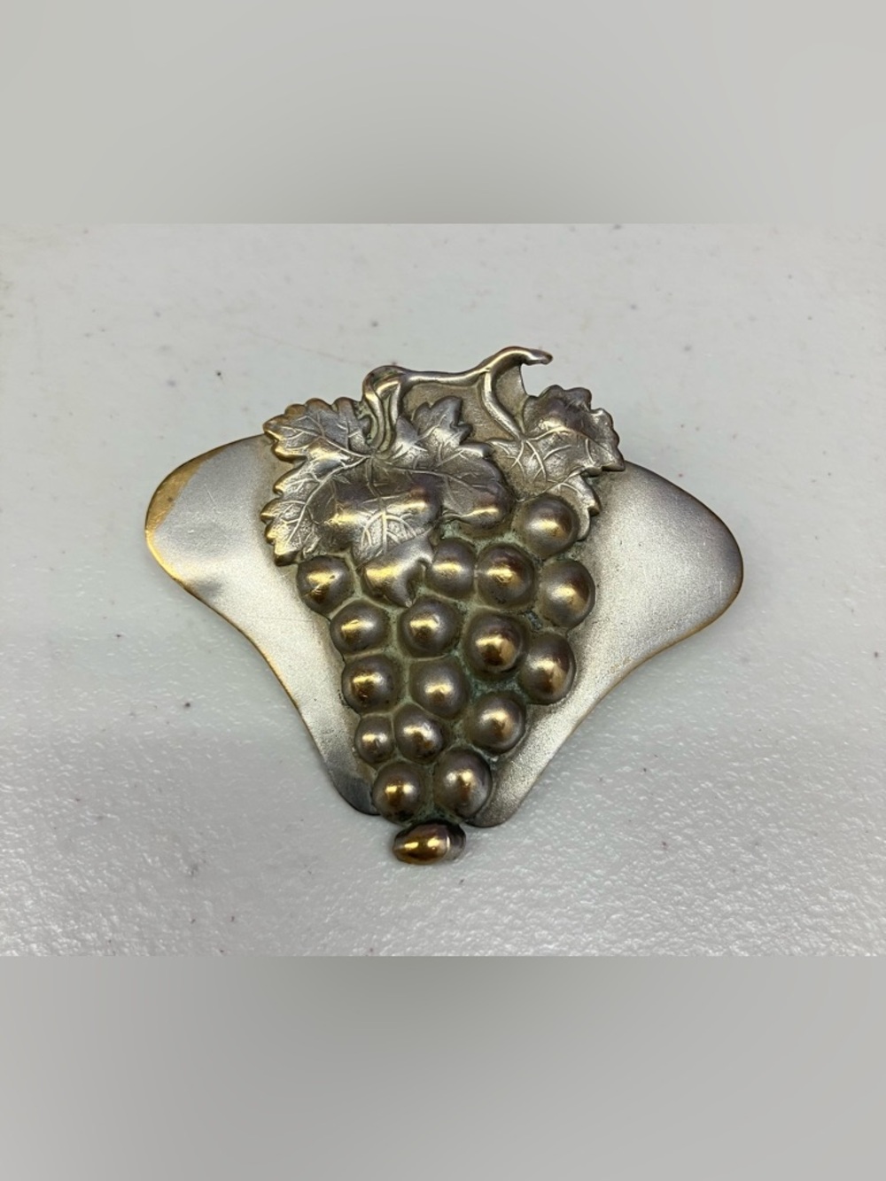Vintage Grape Cluster Grapevine Metal Pin Brooch